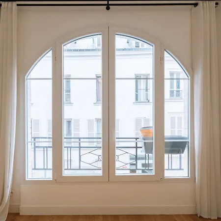 Stylish & Luminous 2 Bd *
