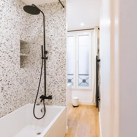 Stylish & Luminous 2 Bd *